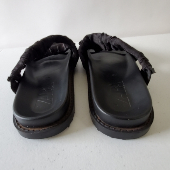 Zara Pleated Ruffle Straps Slides Size 40 US 9 Black Casual Lug Sole Sandals - Picture 7 of 16